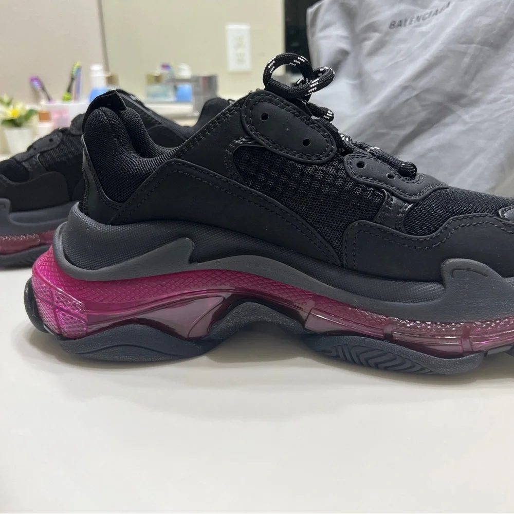 Brand new Balenciaga women’s triple s lug sole sneakers (black/pink) size 8 US - Picture 12 of 12